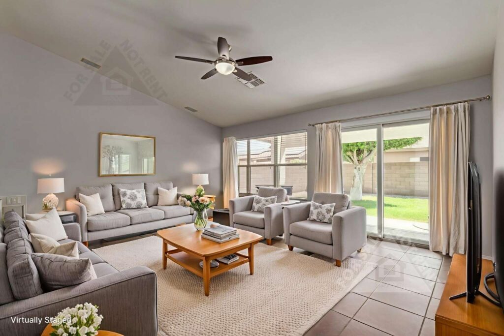 1335 S Larkspur St - Family Room