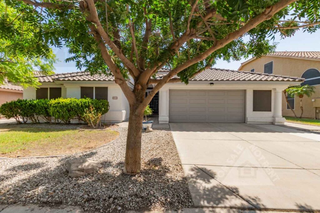 1335 S Larkspur St - Front of House