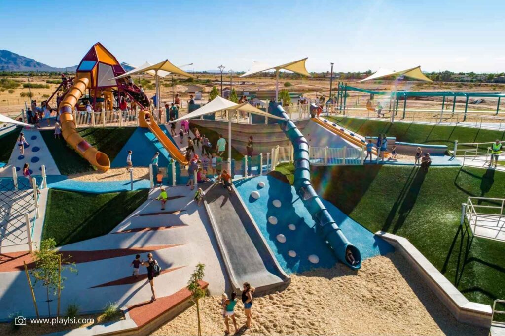 Families playing at Gilbert Regional Park splash pad